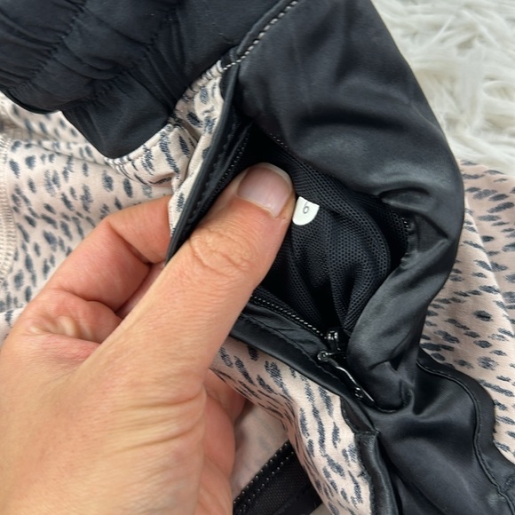 Lululemon Super Squad Short Dottie Dash Grain Black / Black / Grain - Picture 2 of 4